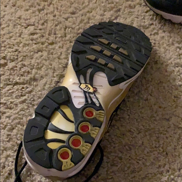 I am selling some nike airmax - Picture 2 of 5